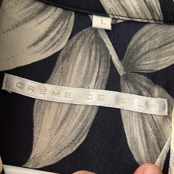 Crème de Silk 100% silk long sleeved navy blue blouse with cream and gray. L - Picture 2 of 9